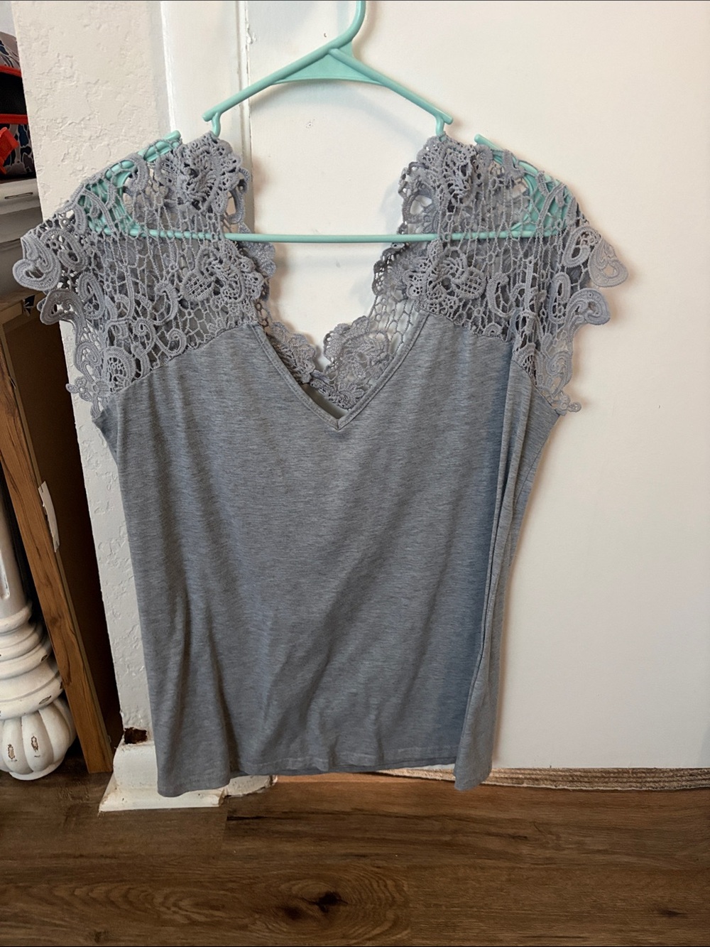 Lace Sleeve V-Neck Short Sleeve Tee - Gray